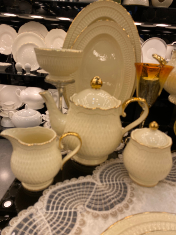 سرویس ۱۸نفره کرم گل برجسته