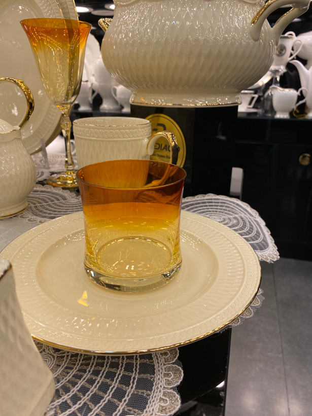 سرویس ۱۸نفره کرم گل برجسته