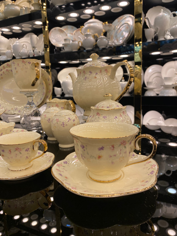 سرویس۱۸نفره کنگره کرم وارداتی